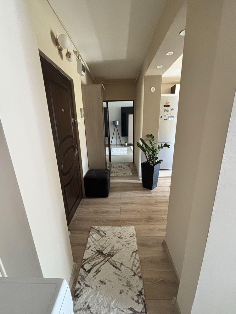 Vand apartament cu 2 camere