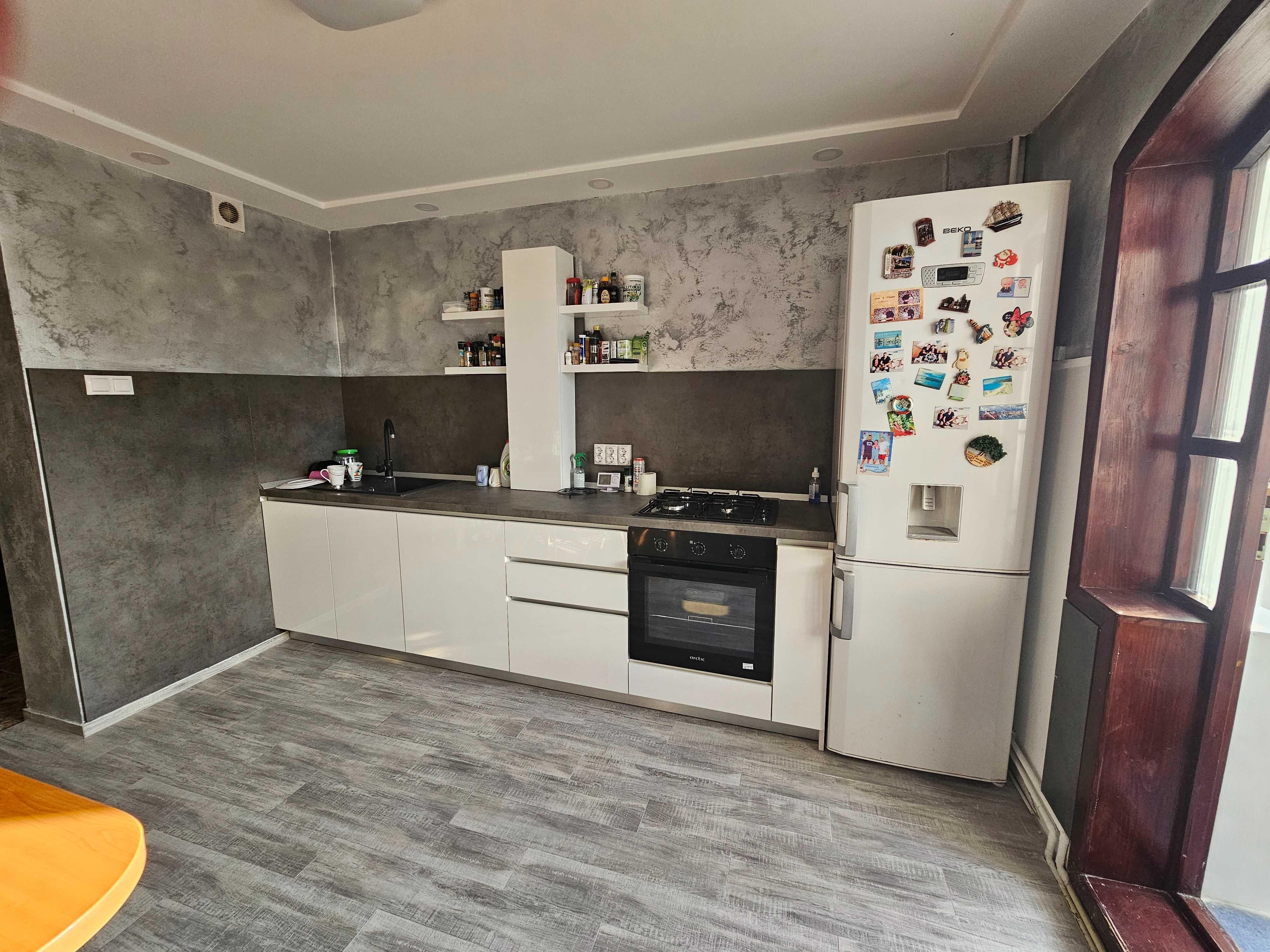Apartament 4 camere - imagine 1