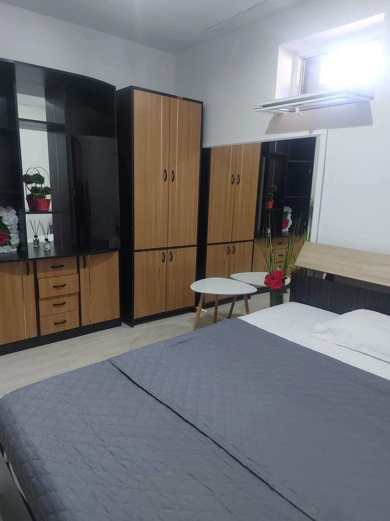 Închiriez camera