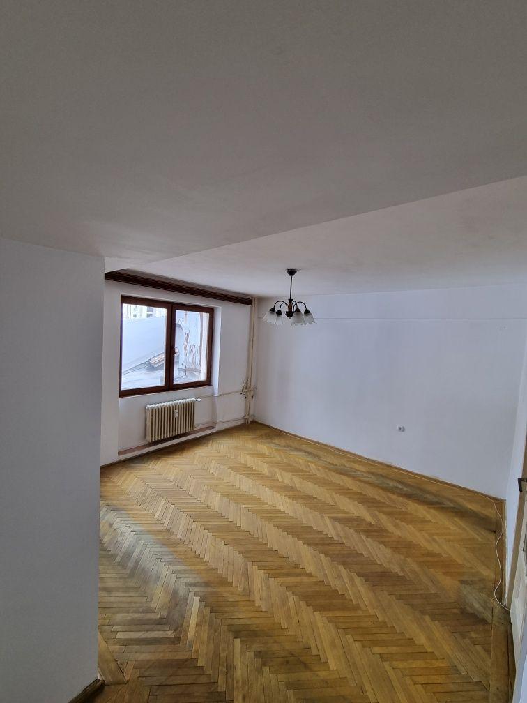 Apartament 2 camere ultracentral Judecatoria Craiova