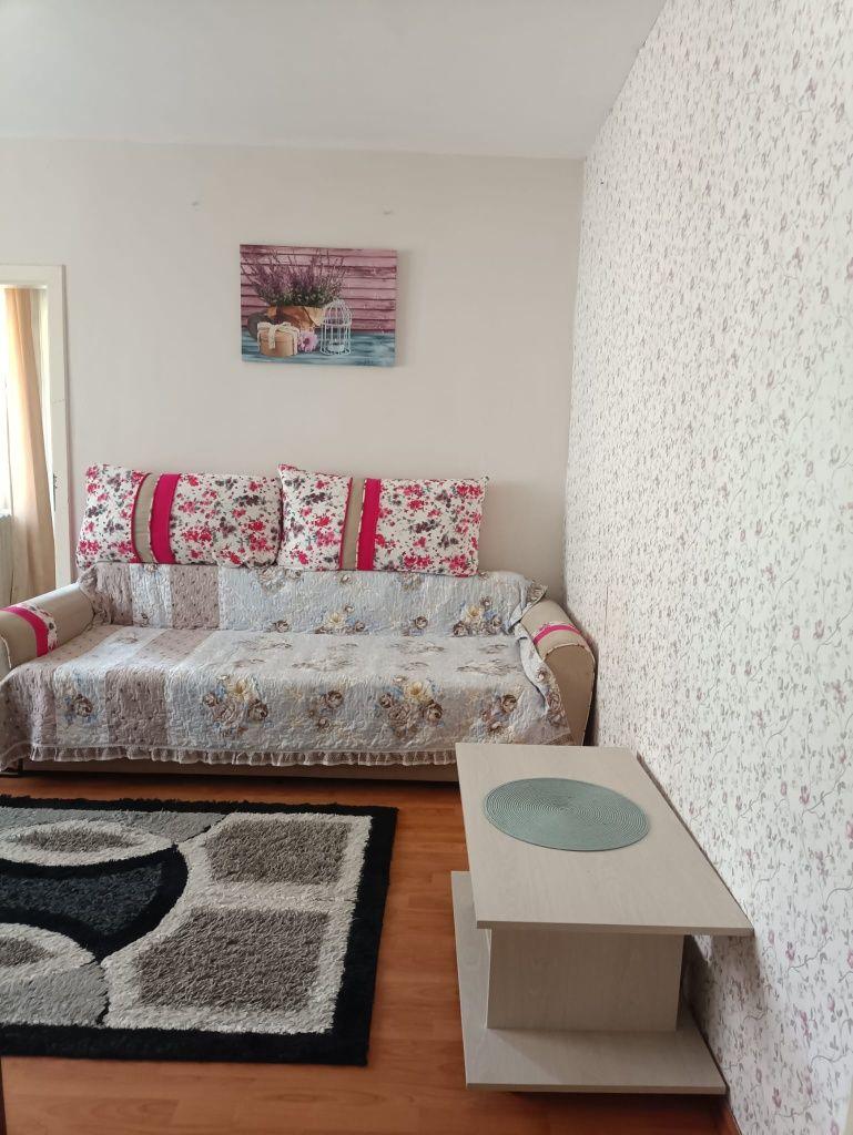 PF Vând apartament cu două camere in Rogerius