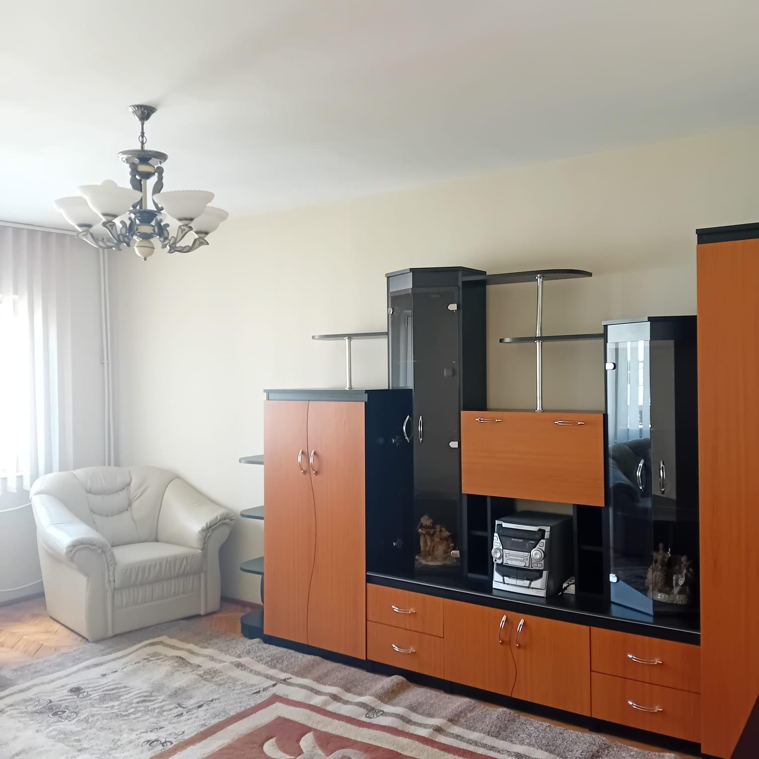 Inchiriez apartament Str.Aluminei cu loc de parcare