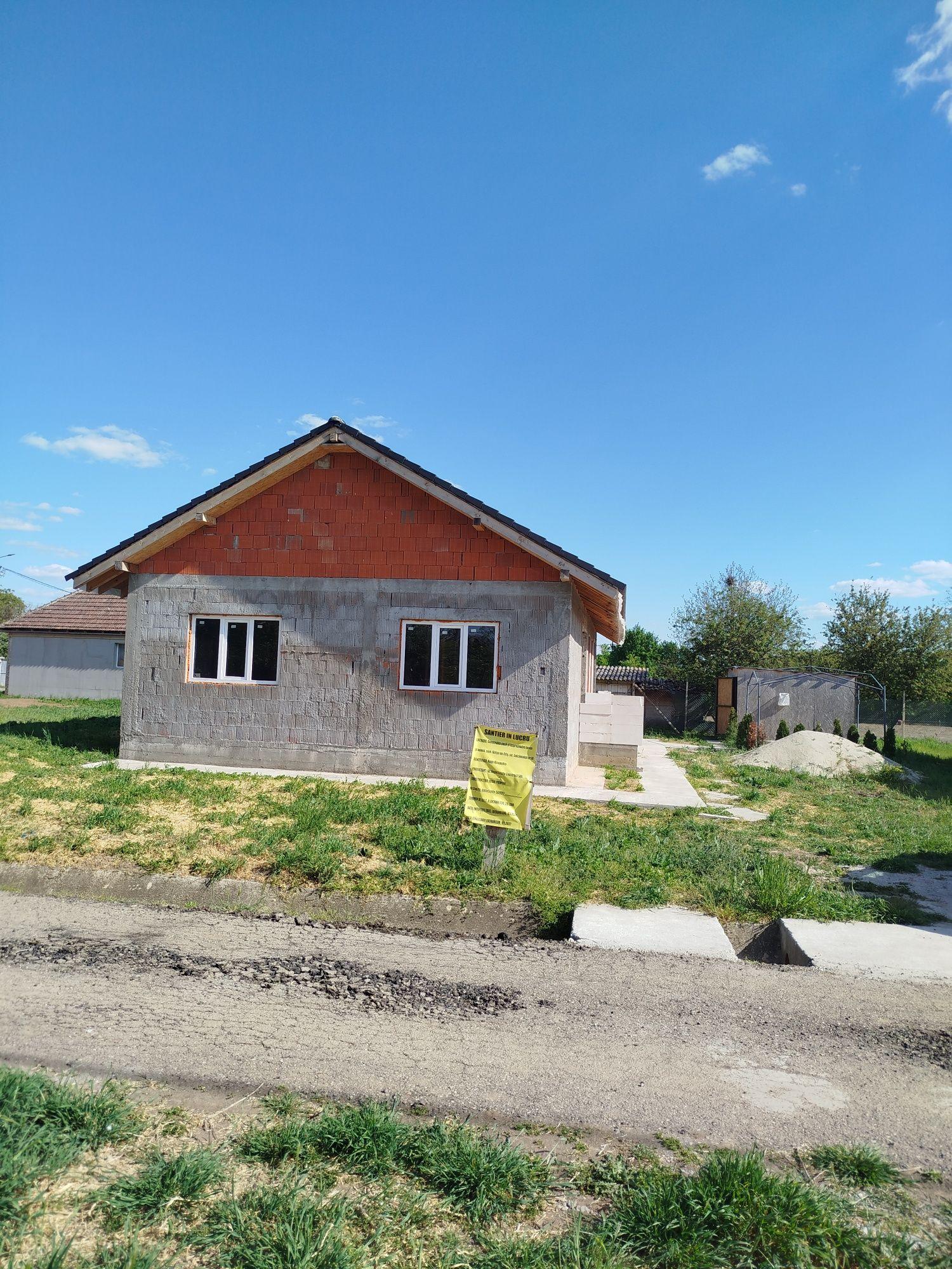 Casă de vânzare!!!