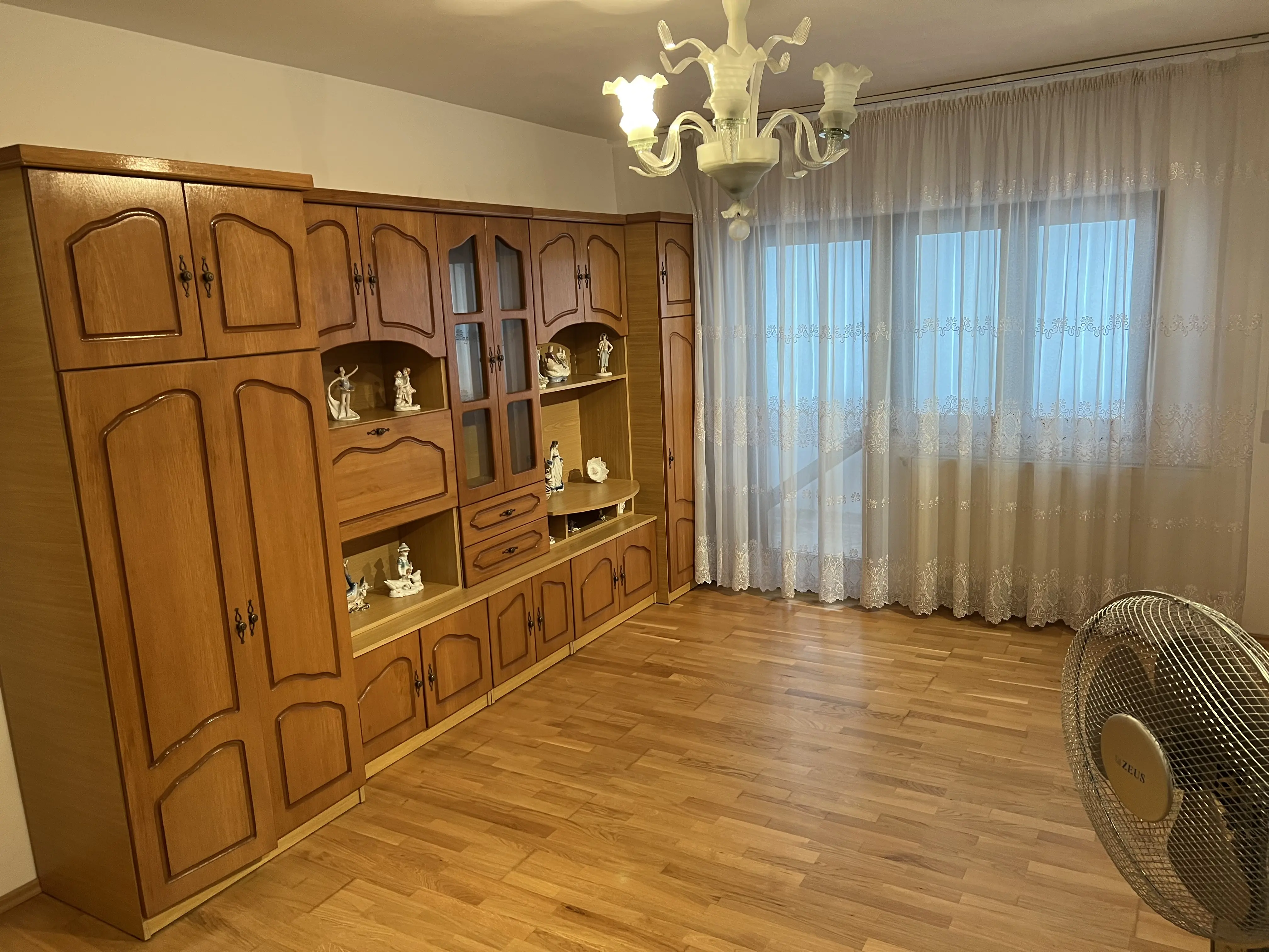 Apartament 2 camere, decomandat, Str. Mioriței