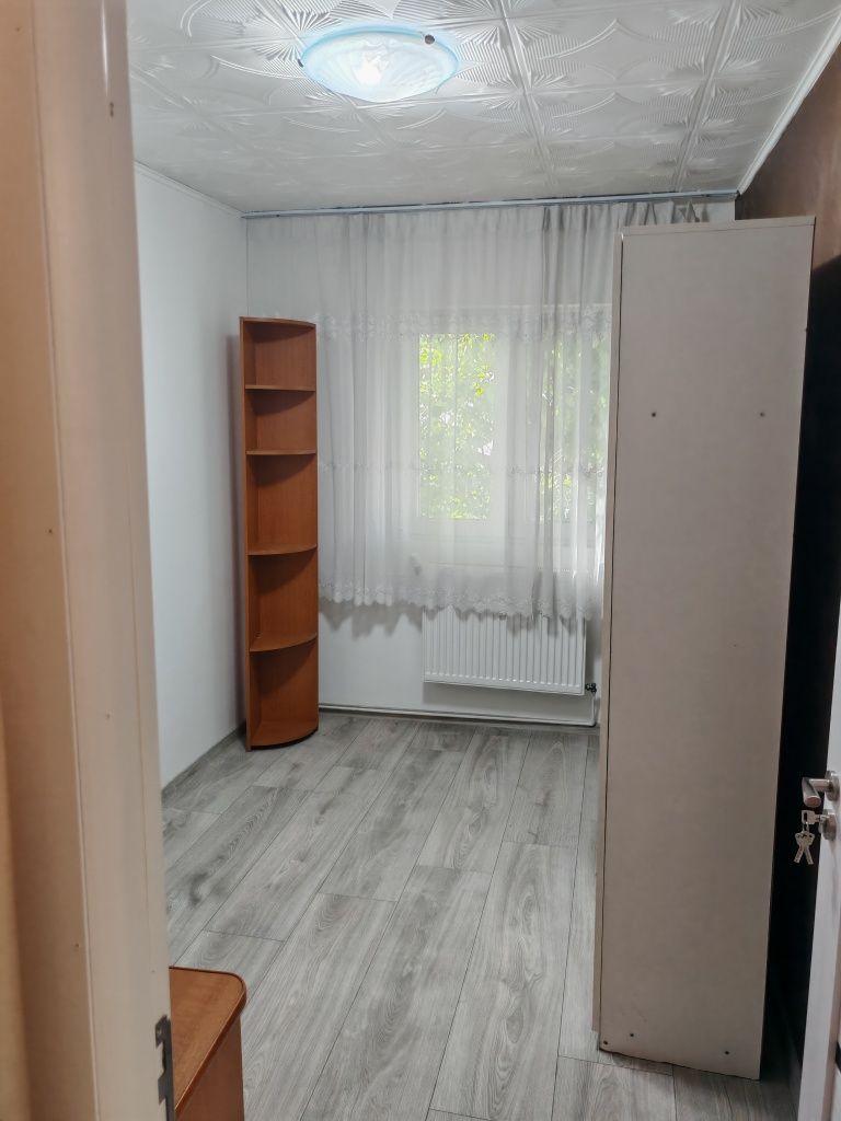 Închiriez apartament 3 camere decomandat zona 9Mai - imagine 1