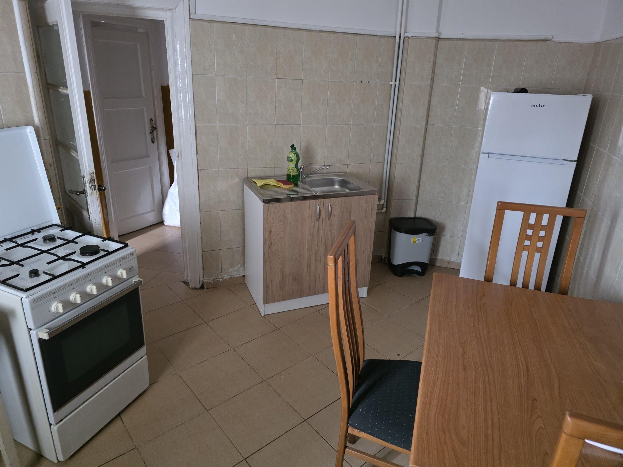 Ofer spre inchiriere ap 3 camere zona Mosilor