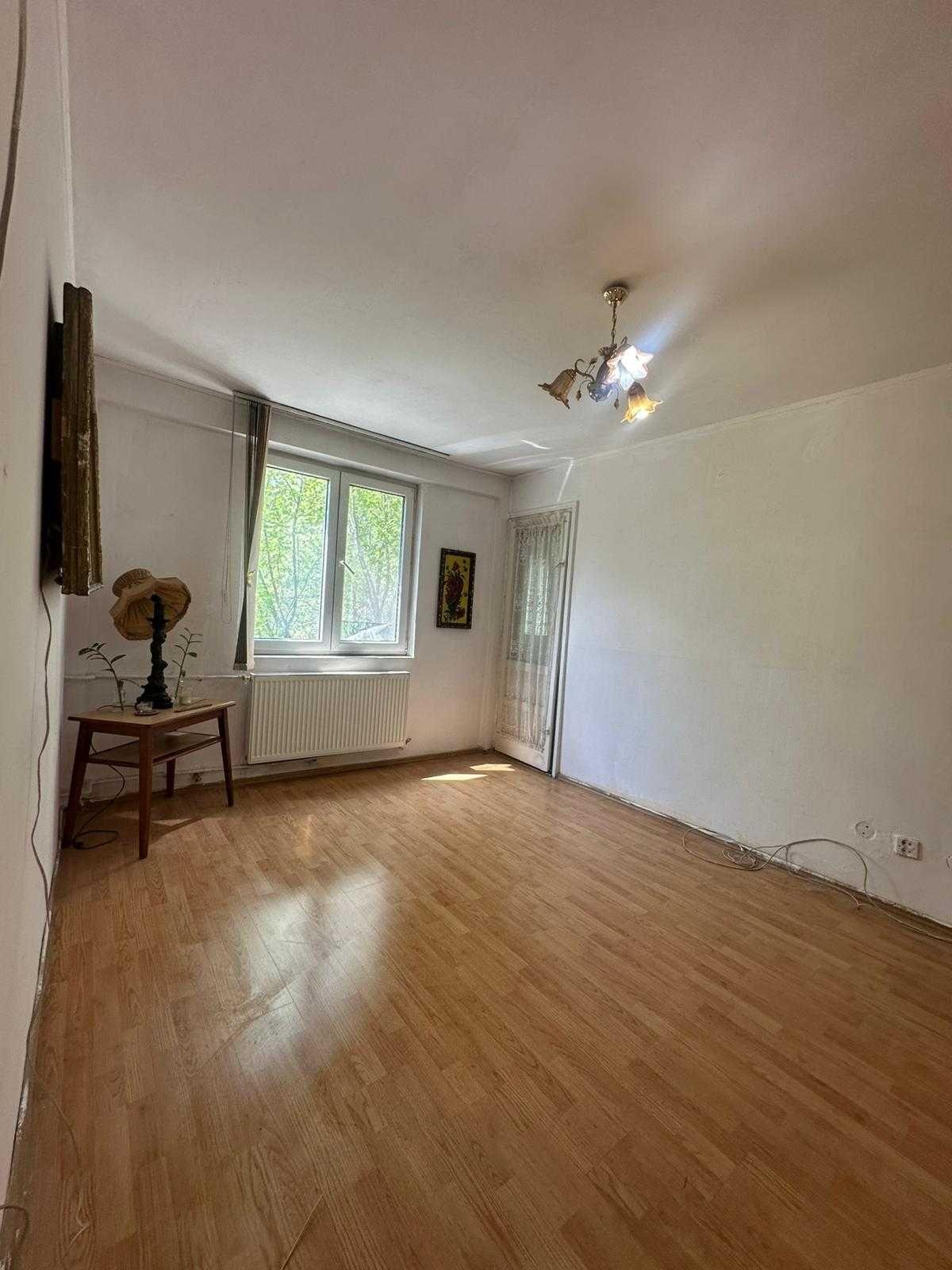 Apartament 3 camere, zonă excelentă Eroii Revoluției – ideal pentru renovare după propriul stil