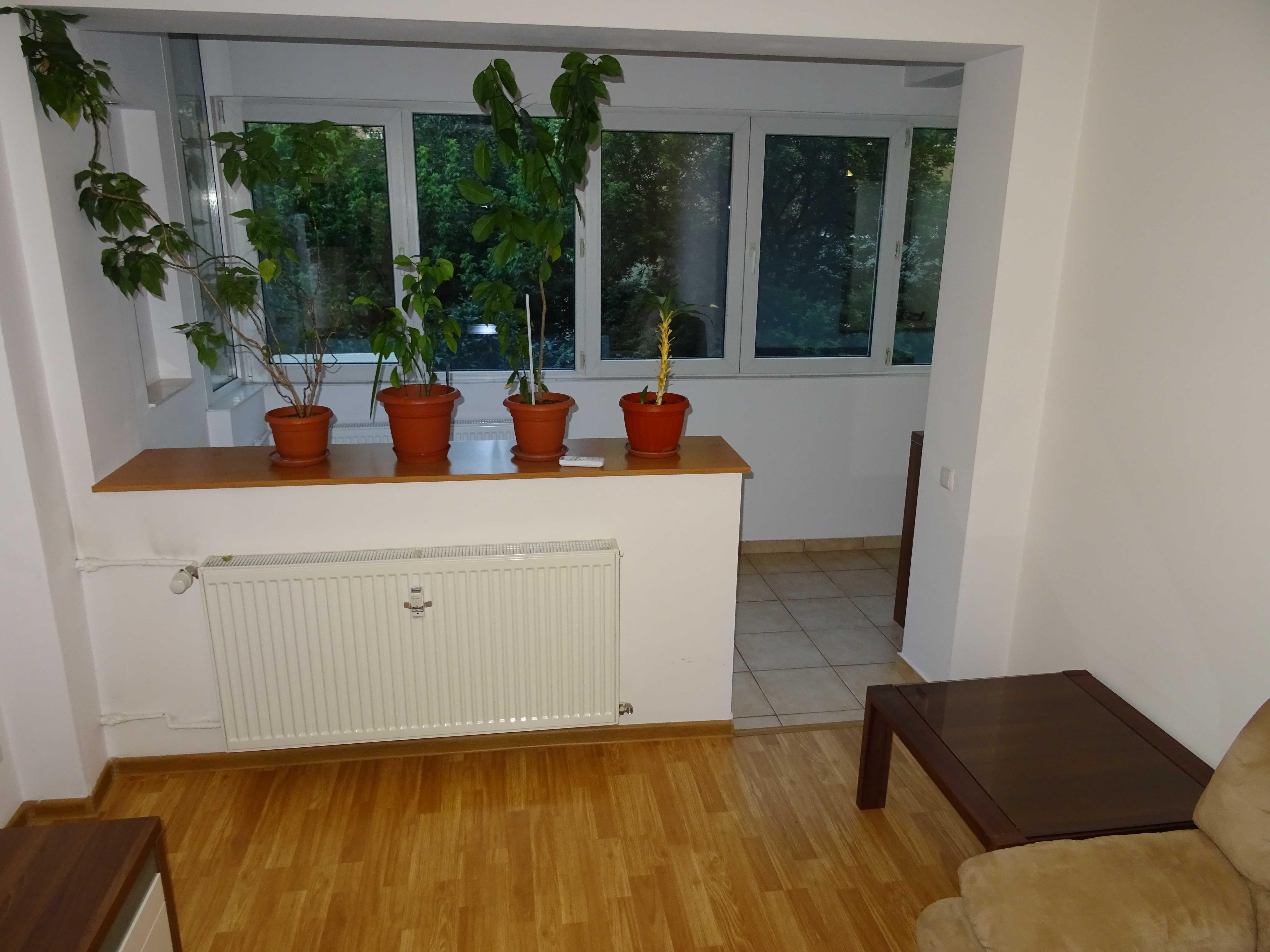 Apartament 2 camere 52 metri patrati renovat logie mare 2 minute metrou si piata Gorjului