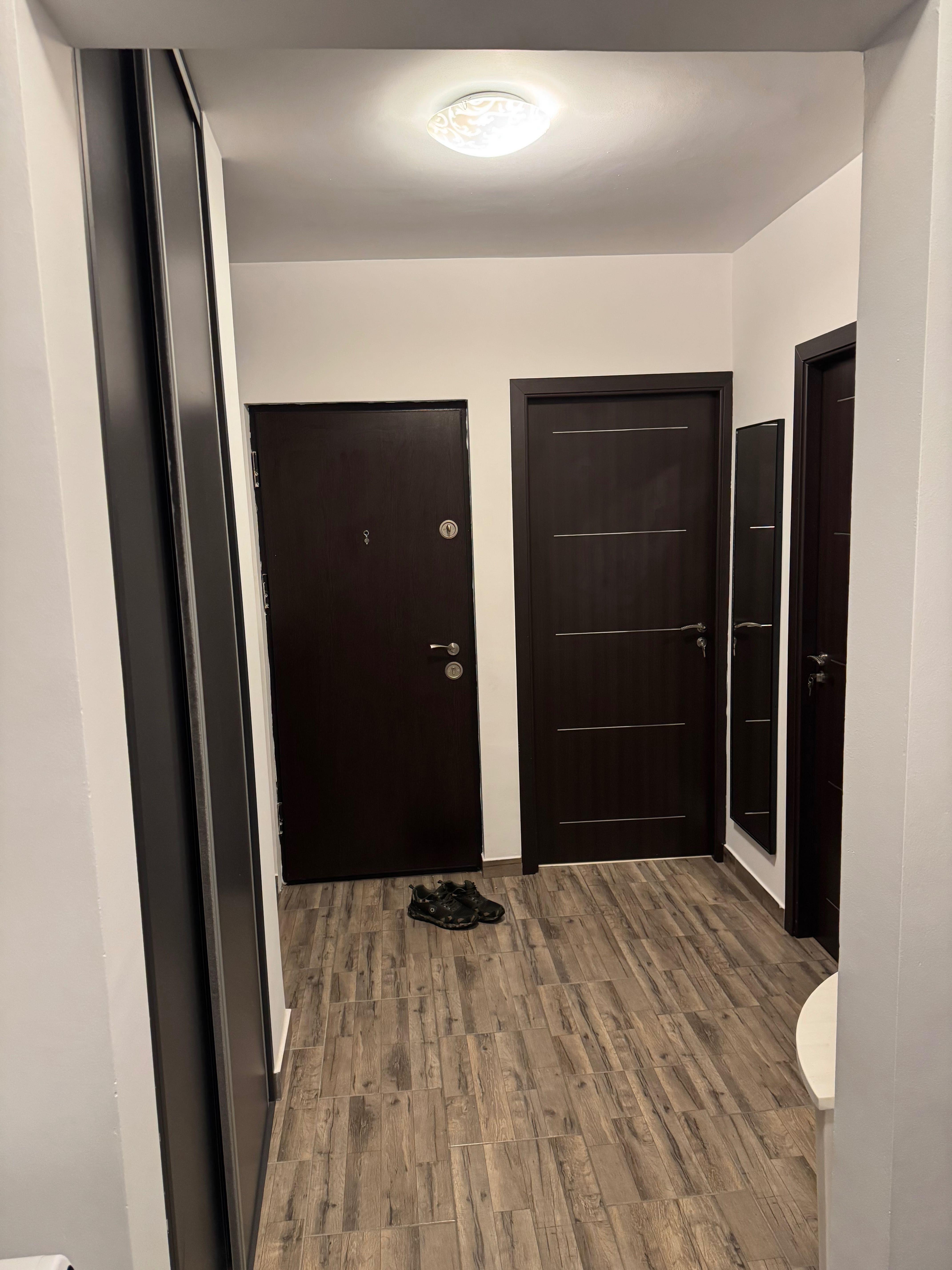 Ofer spre închiriere apartament cu 2 camere
