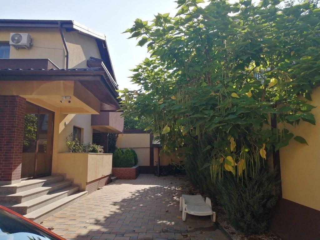 Casa 180 mp + curte 260 mp