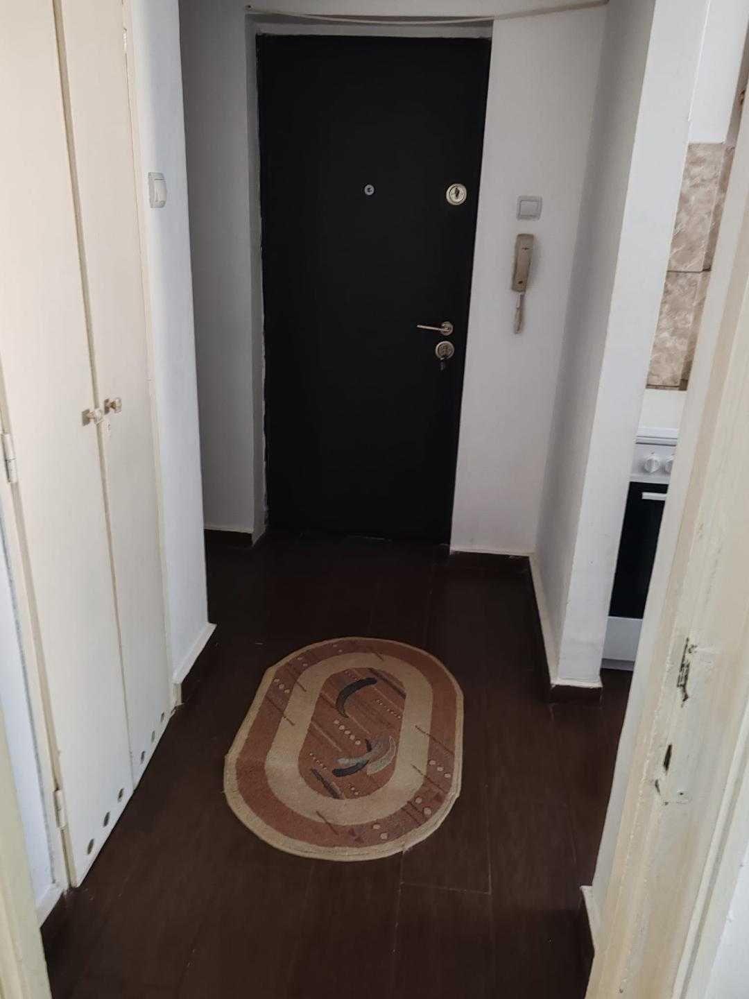 Inchiriez apartament cu 2 camera ,semidecomandat    et. II in Baia Mare pe Bd. Independentei zona Kaufland cu  1500 lei  pe luna si garantie