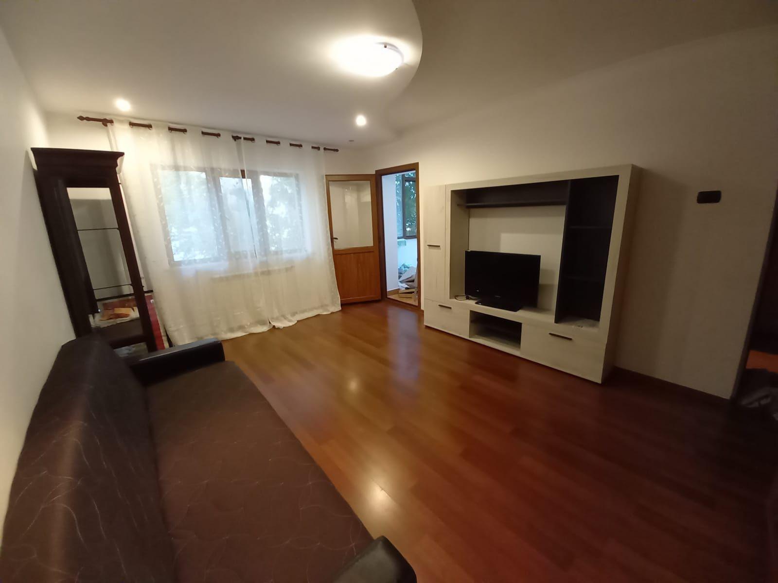 Persoană fizică Închiriez ap.2cam Nicolina
