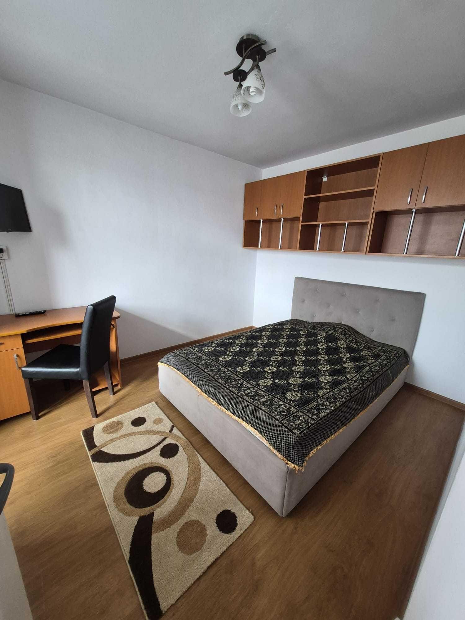 Proprietar, inchiriez apartament cu 2 camere mobilat şi utilat.