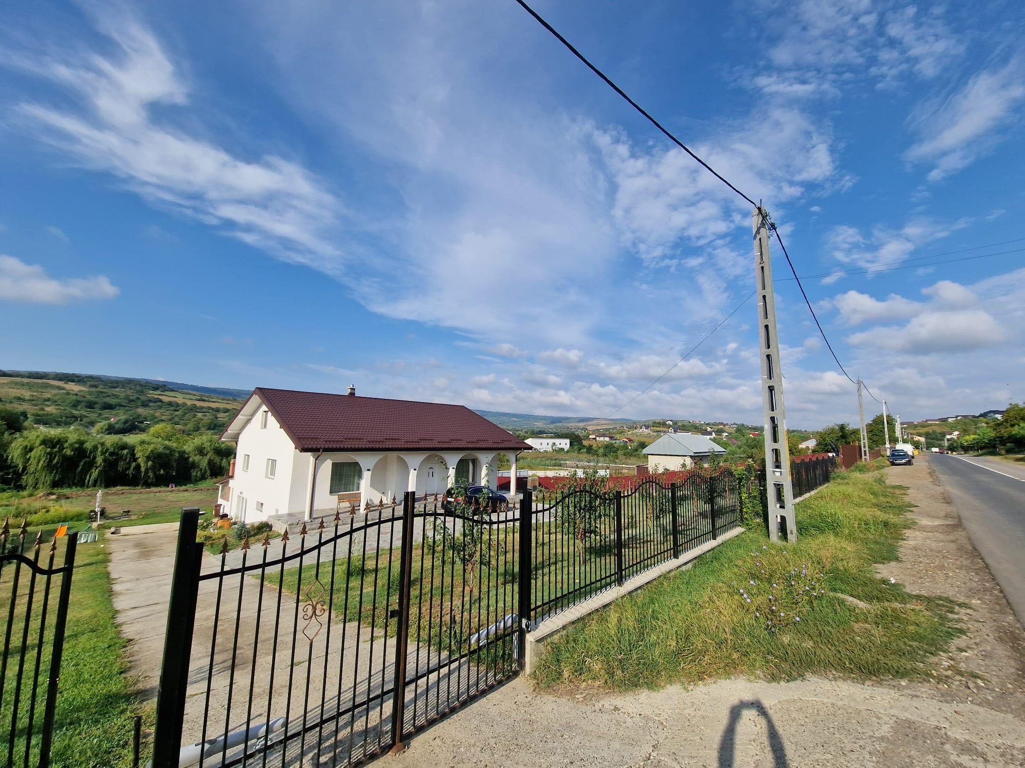 Se oferă spre vânzare casă individuală situată în Tomești  la DN28