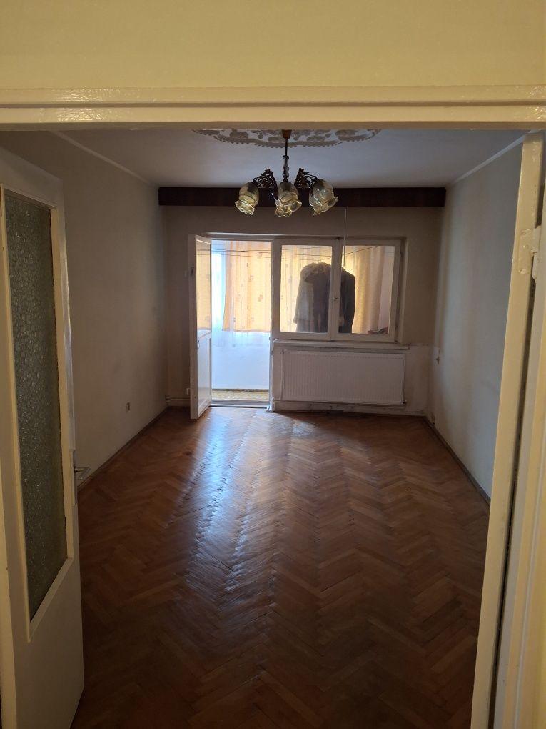 Apartament 3 camere decomandat