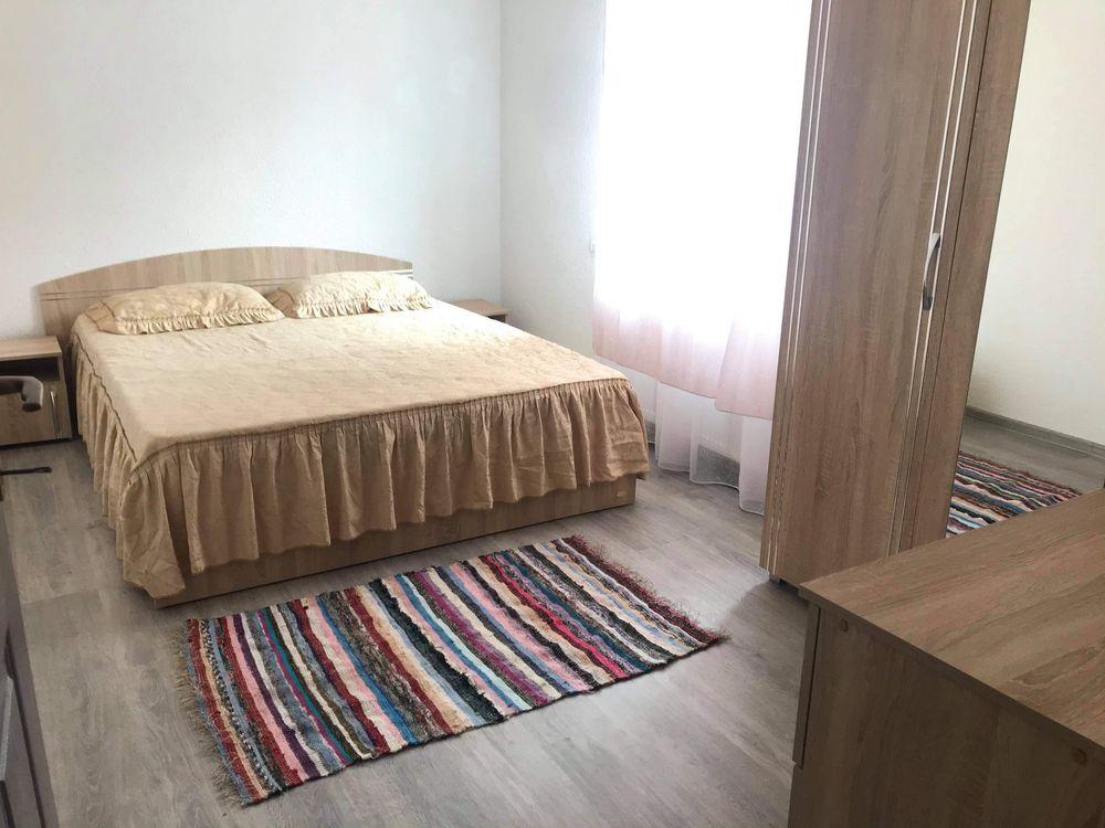 Apartament cu 3 camere de închiriat