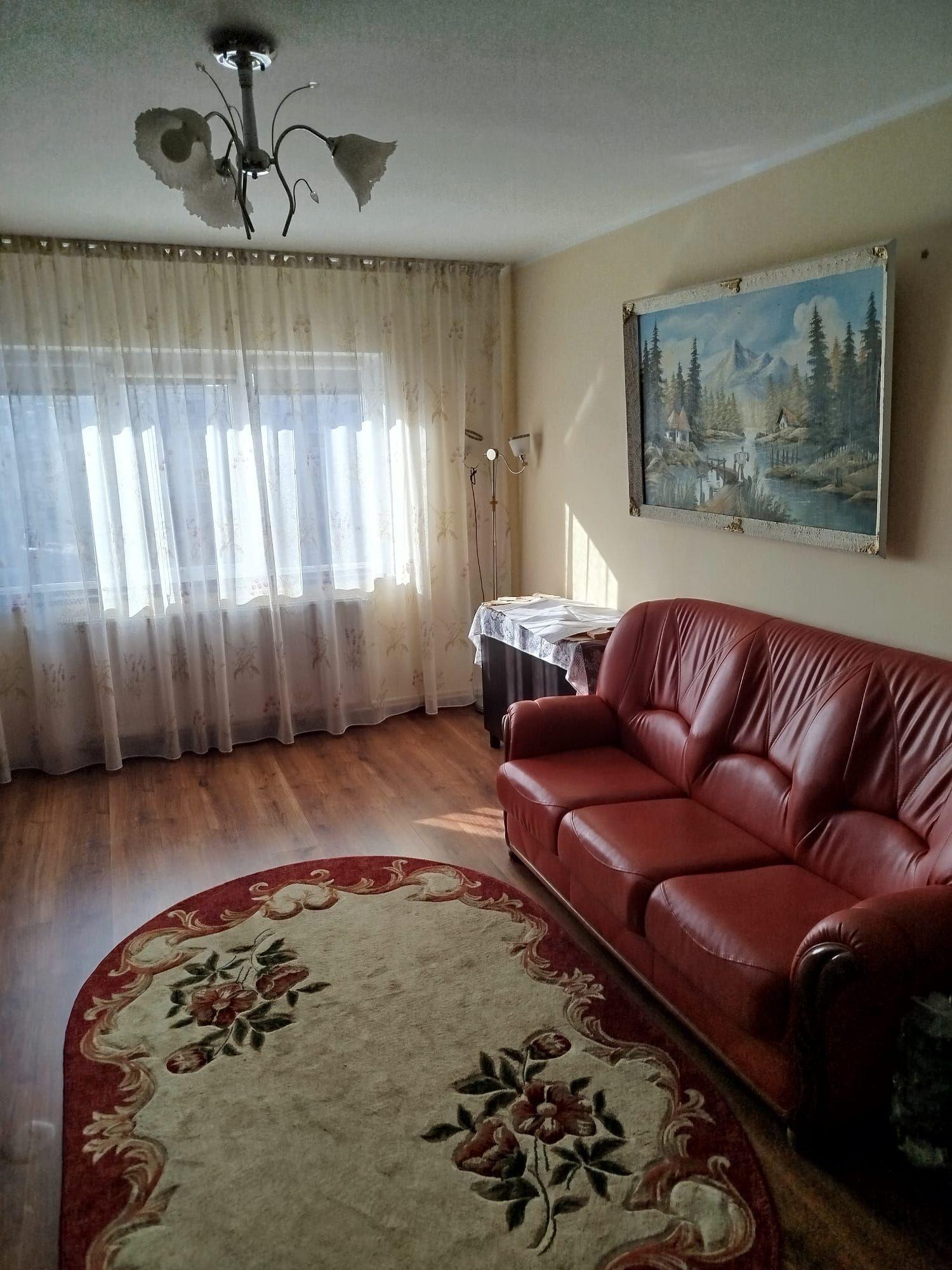 Vând apartament cu doua camere decomandat etaj 4