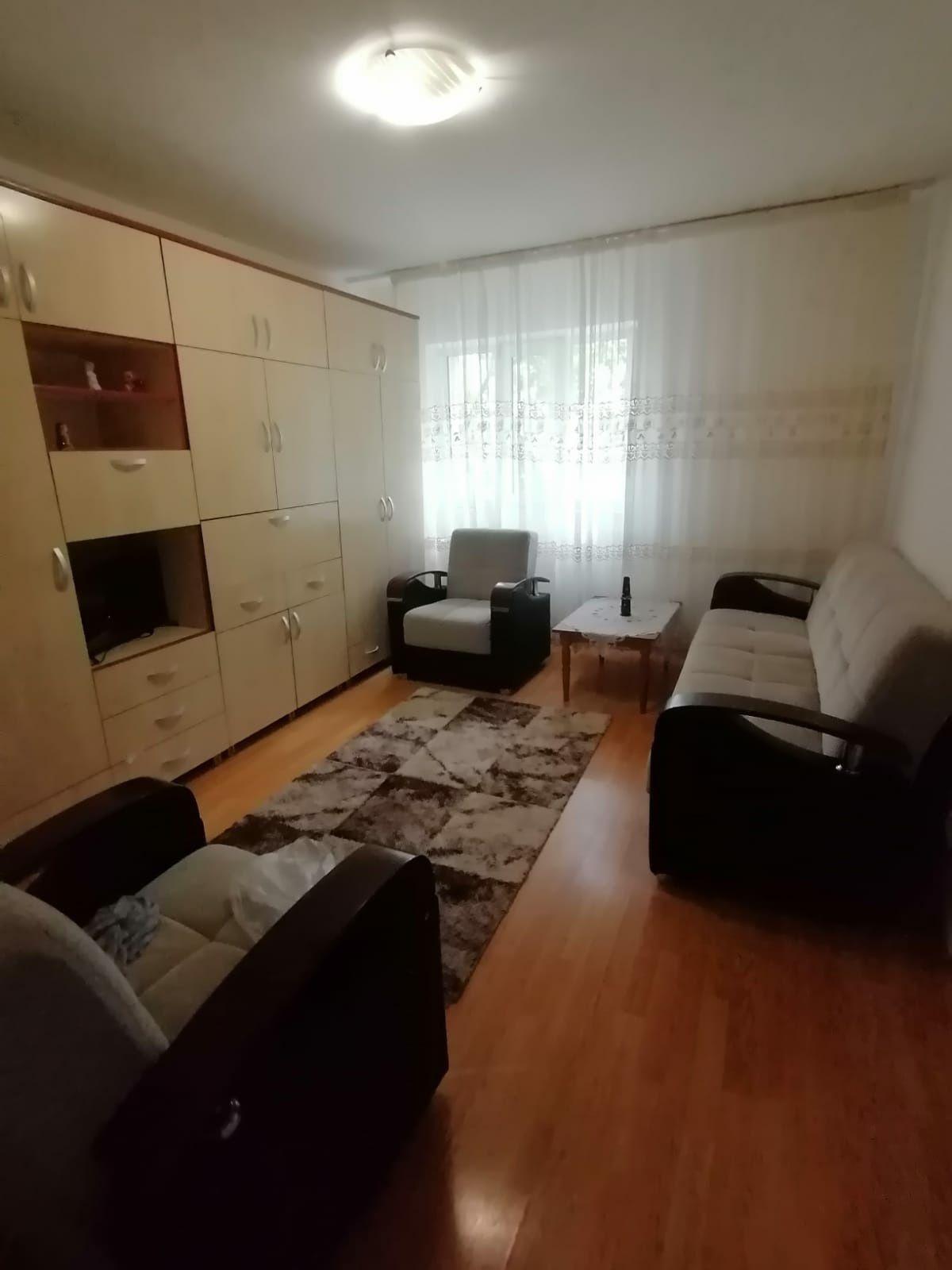 Închiriez garsoniera