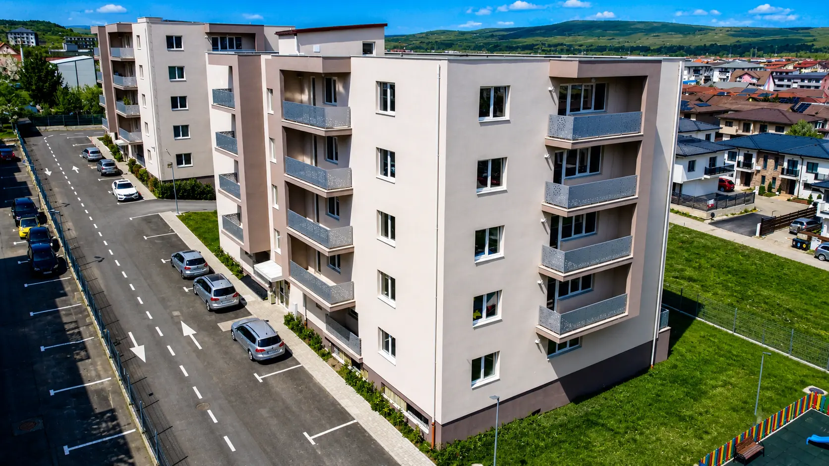 Dezvoltator vand apartament 3 camere finisat zona Teilor