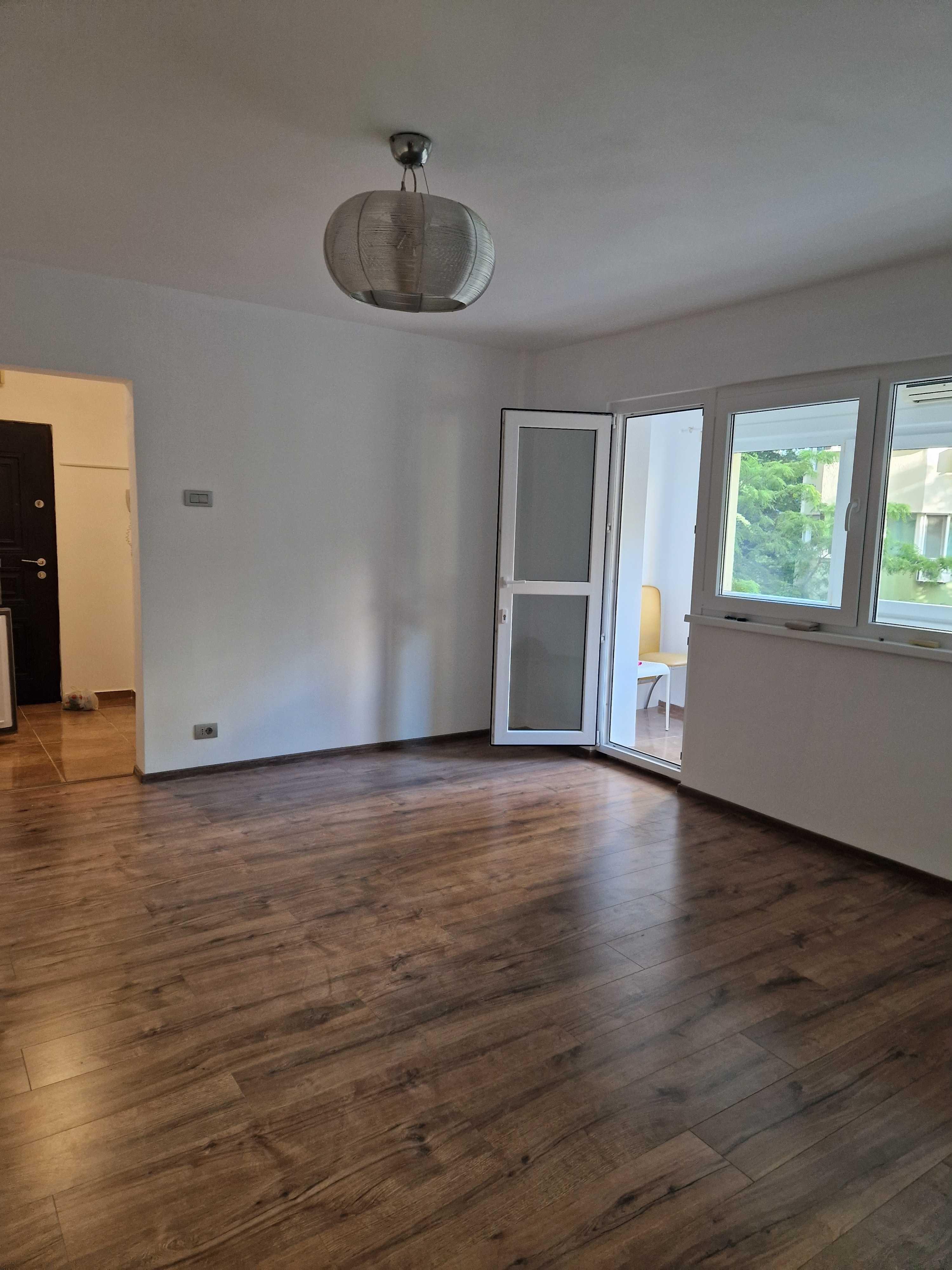 Vand apartament 3 camere zona Mega Mall, Stadion National, proprietar