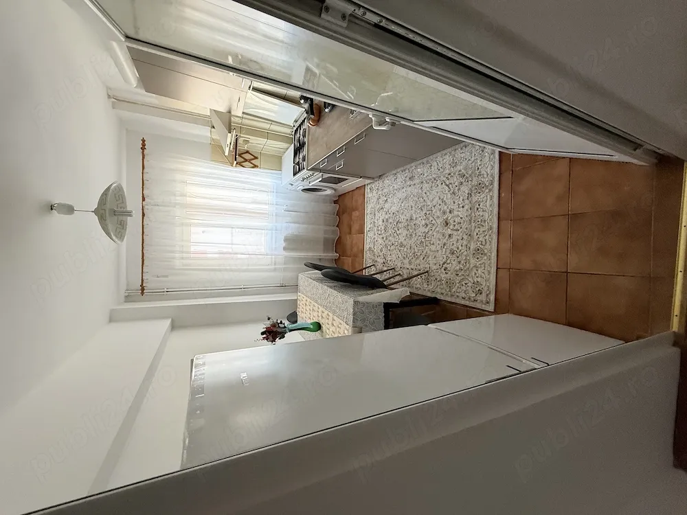 Închiriez apartament Bulevardul 1 Mai , lângă Facultatea de Medicină