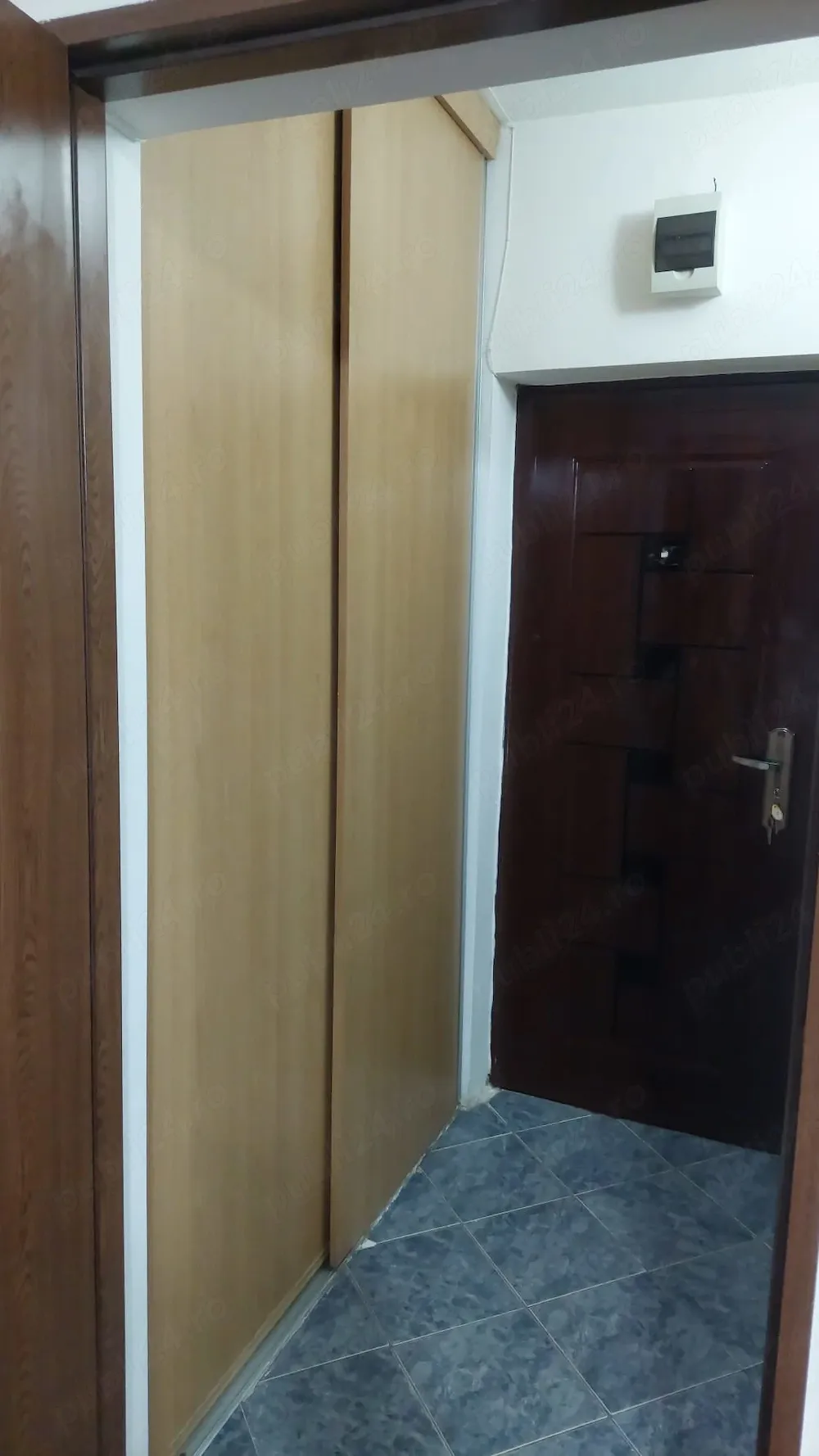 Închiriez garsoniera