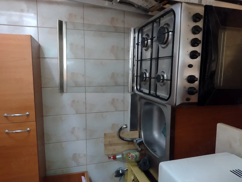 Garsoniera de închiriat.