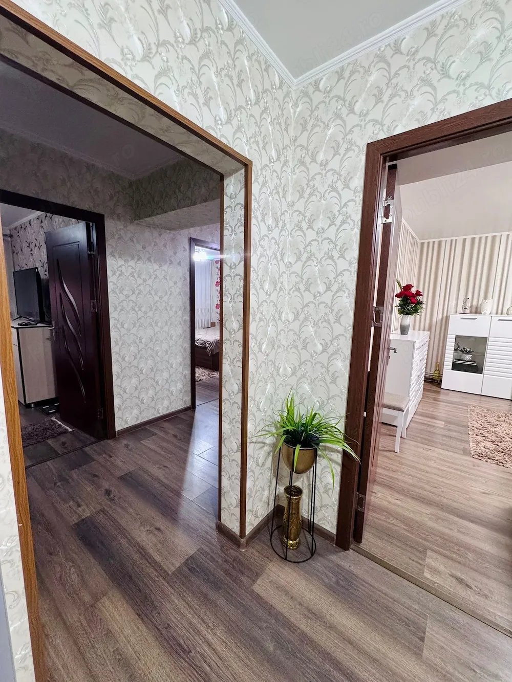 Apartament 3 camere de vânzare.