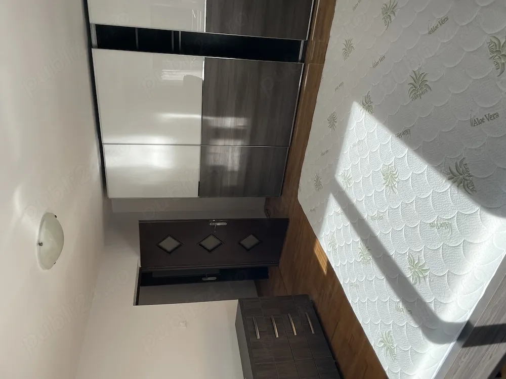 Inchiriez apartament 3 camere strand cu birou la parter