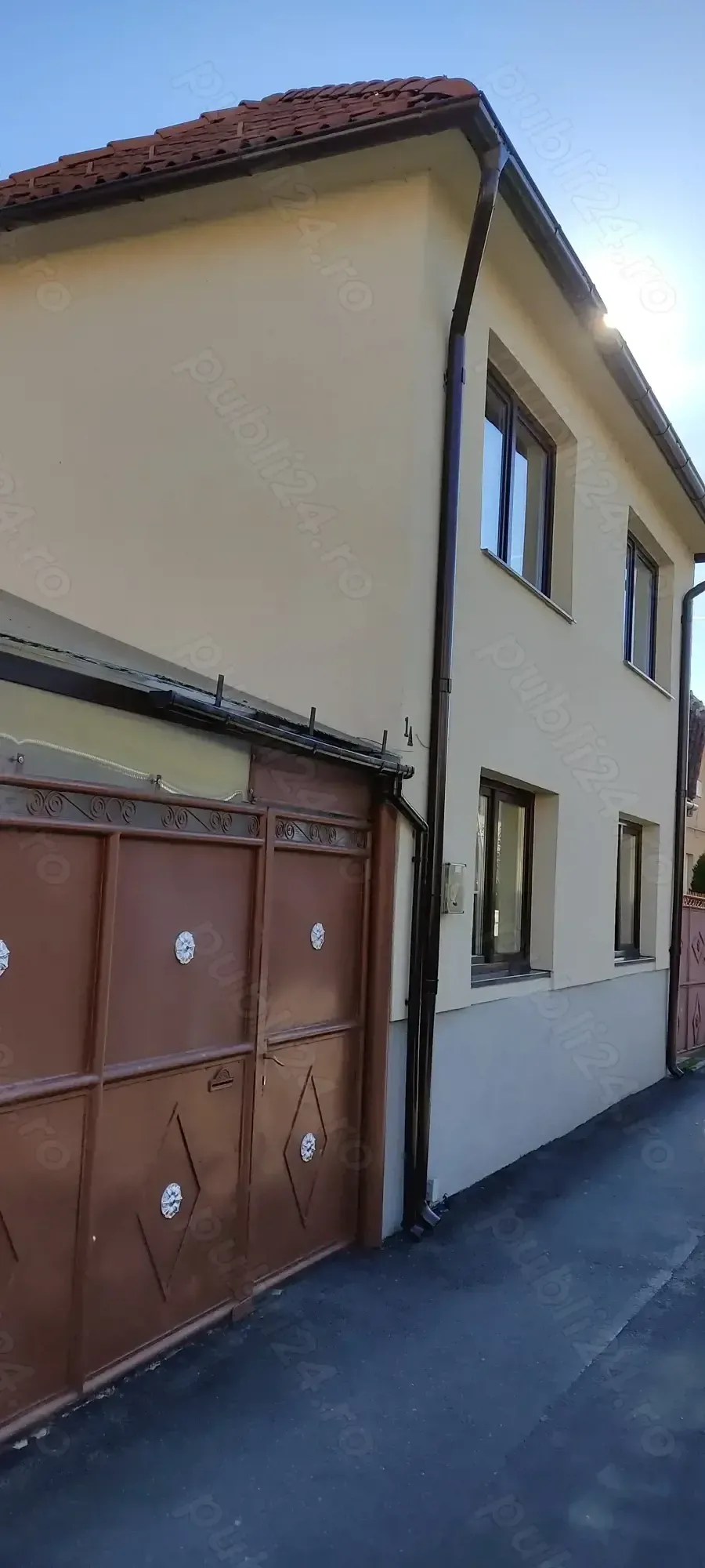 Vând casă 5 & 2 camere in aceași curte