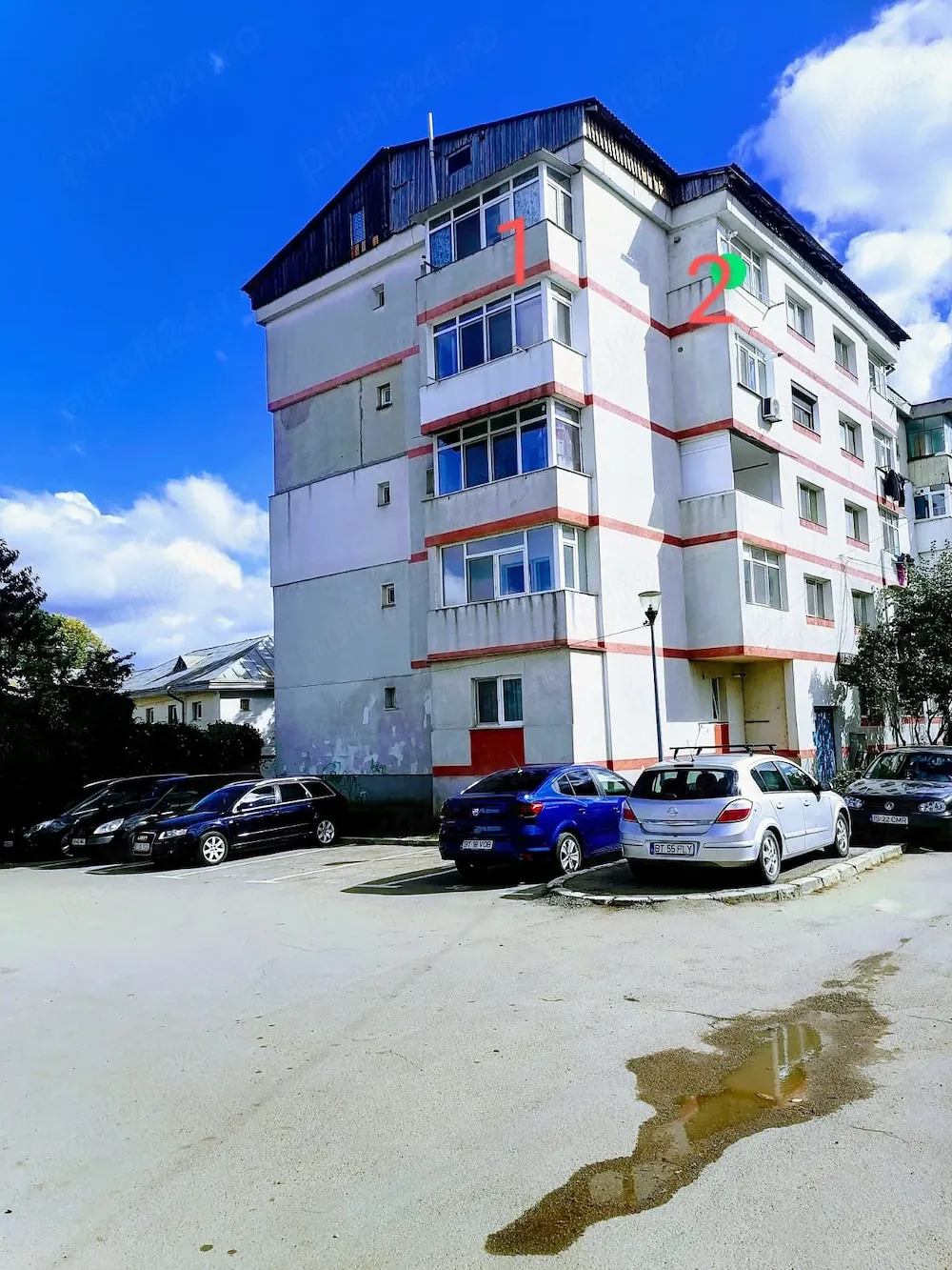 Vând apartament cu două camere decomandat etaj 4
