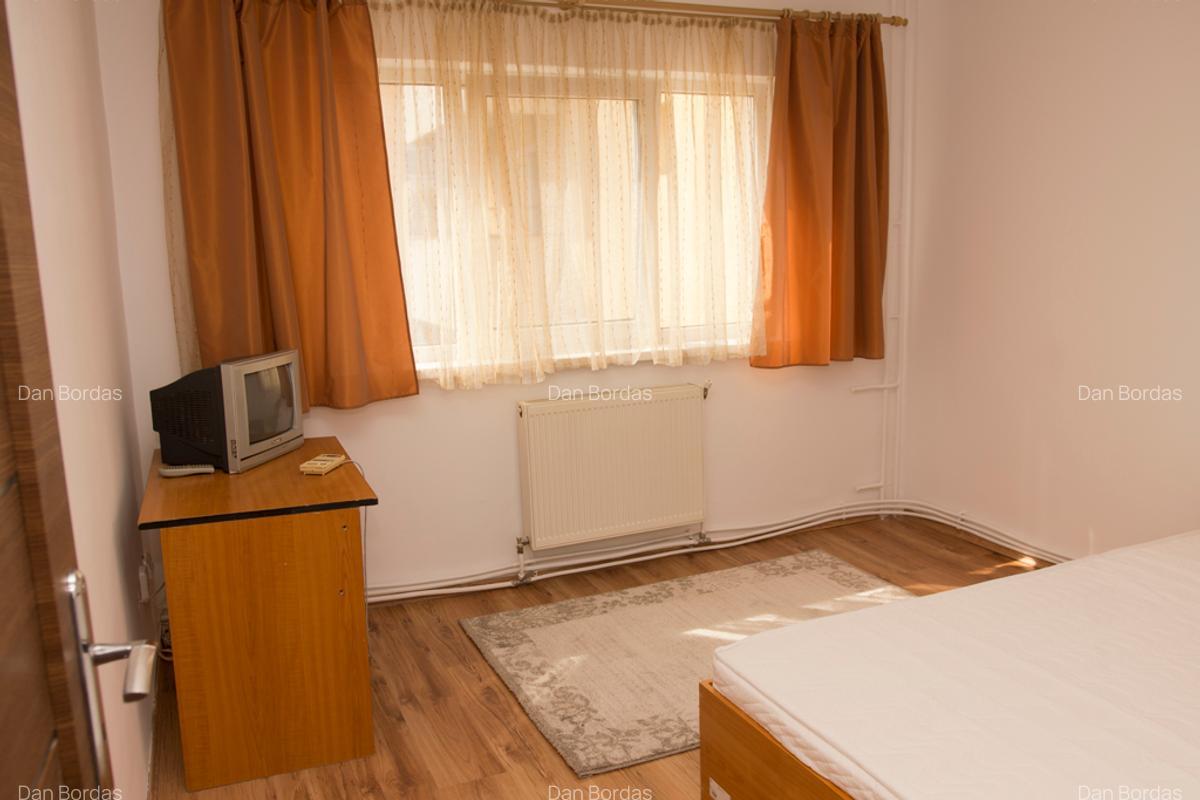 Ofer spre inchiriere apt. 2 camere, decomandat, cartier Zorilor, cu garaj. - imagine 1