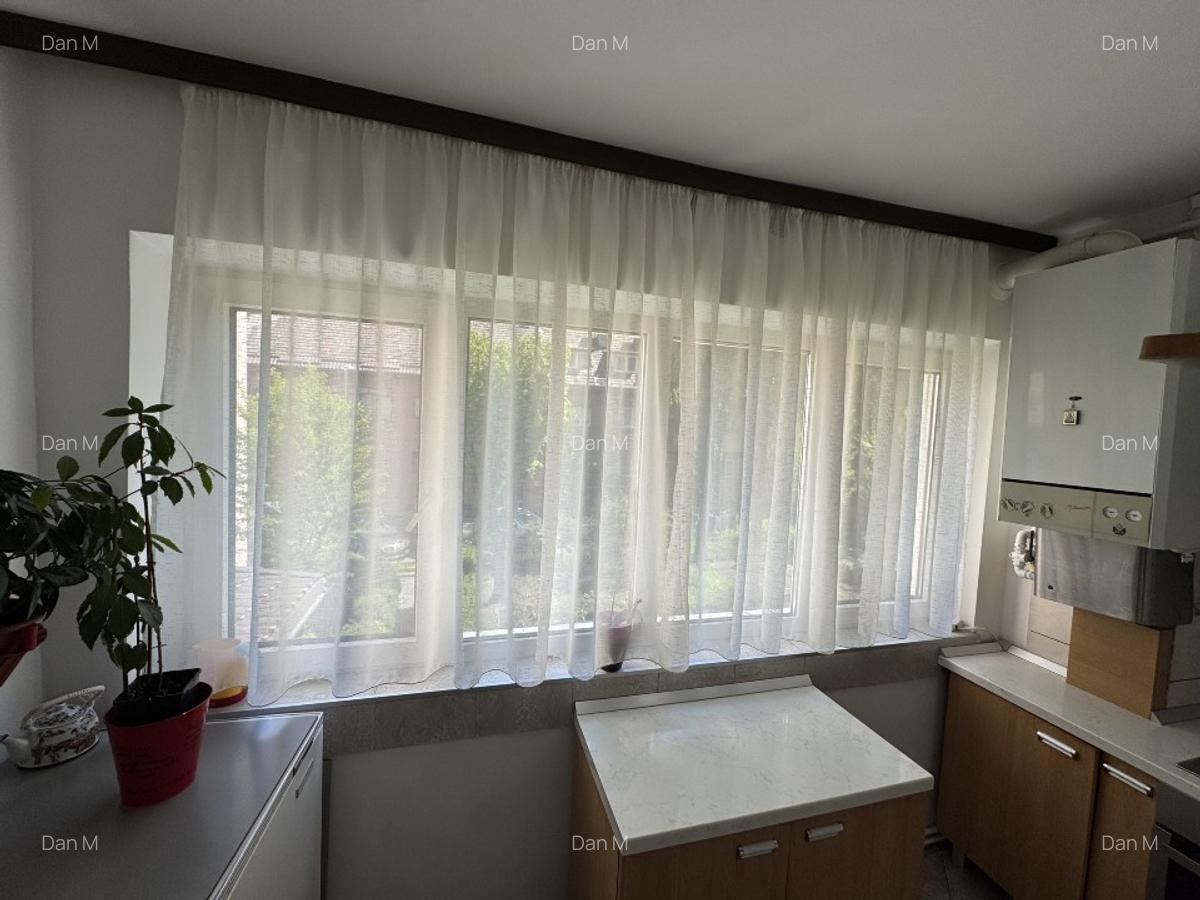 Apartament 3 camere, 71 mp — renovat complet, mobilat/utilat, Colonia Metrom