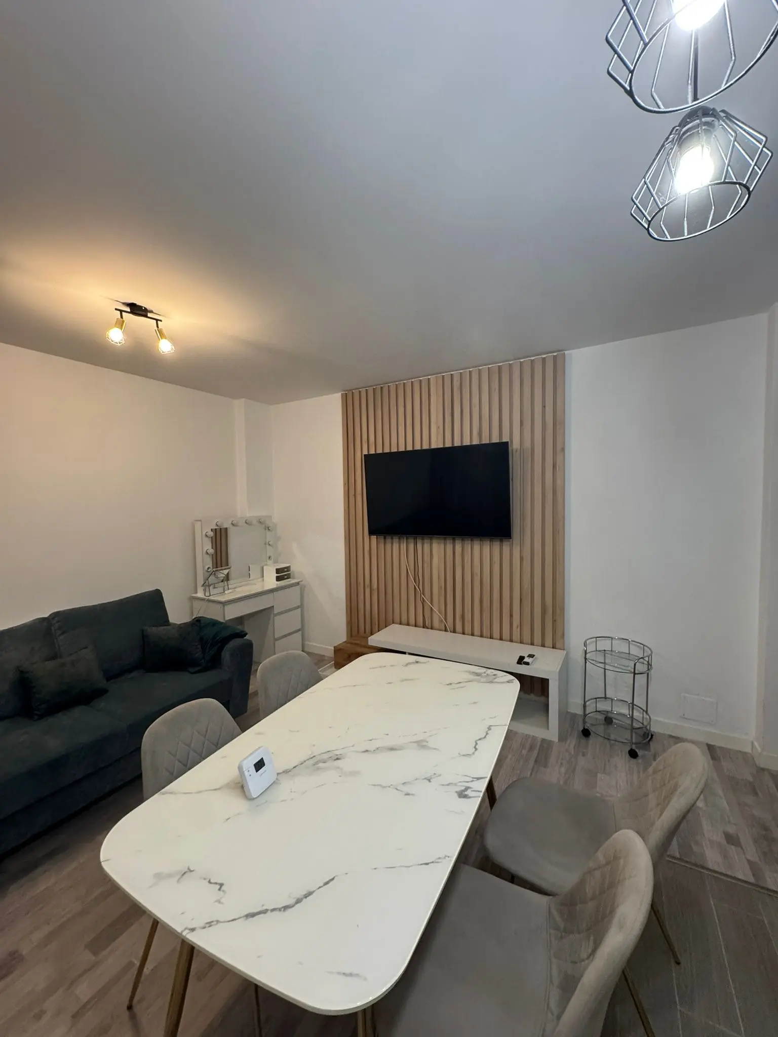 Apartament de vanzare cu 2 camere semidecomandat in zona Gorjului - bloc din anul 2022 - imagine 1