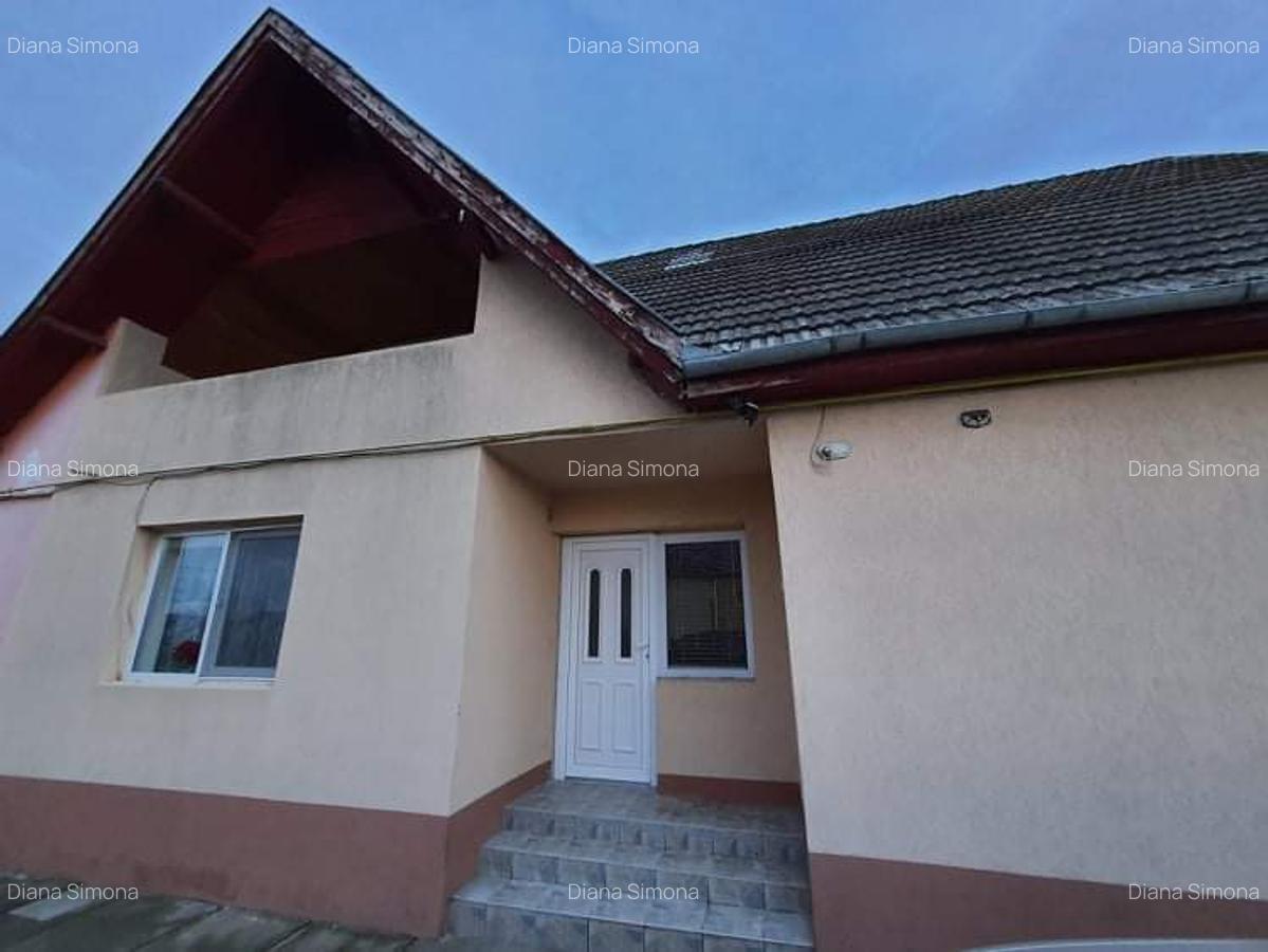 Casă tip duplex cu 4 dormitoare de închiriat – ideală pentru familie/ muncitori