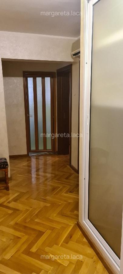 Închiriez apartament cu 3 camere ultracentral