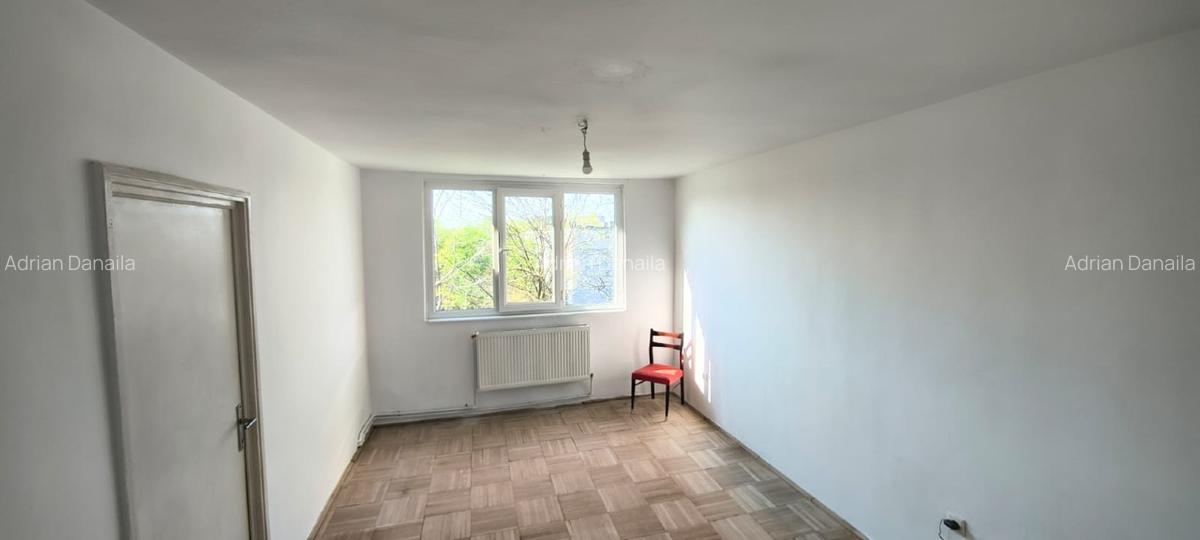 Apartament 3 camere decomandat  - zona Tiglina 1, cu vedere spre parc