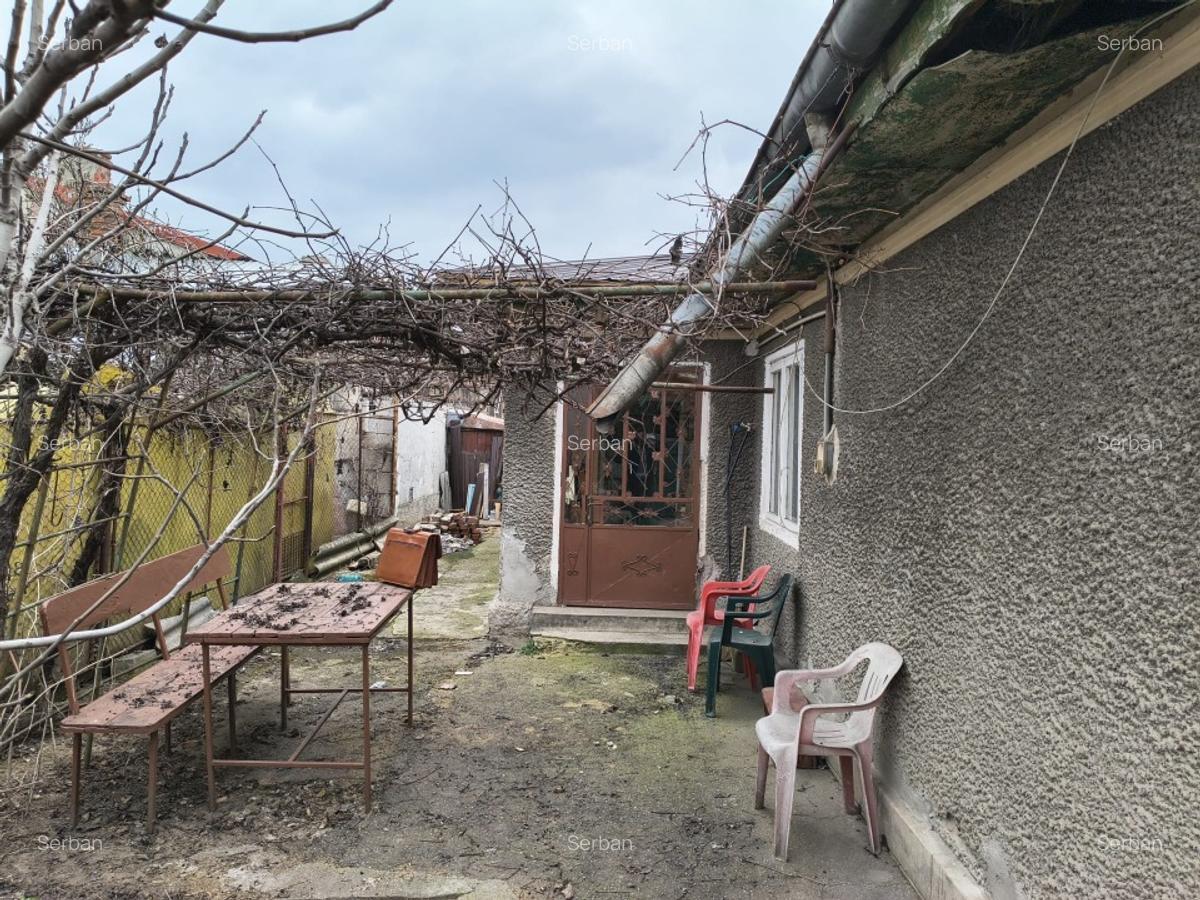 Casă 3 cam + Teren = 241 metri pătrați de oportunități în centrul Ploieștiului - imagine 1