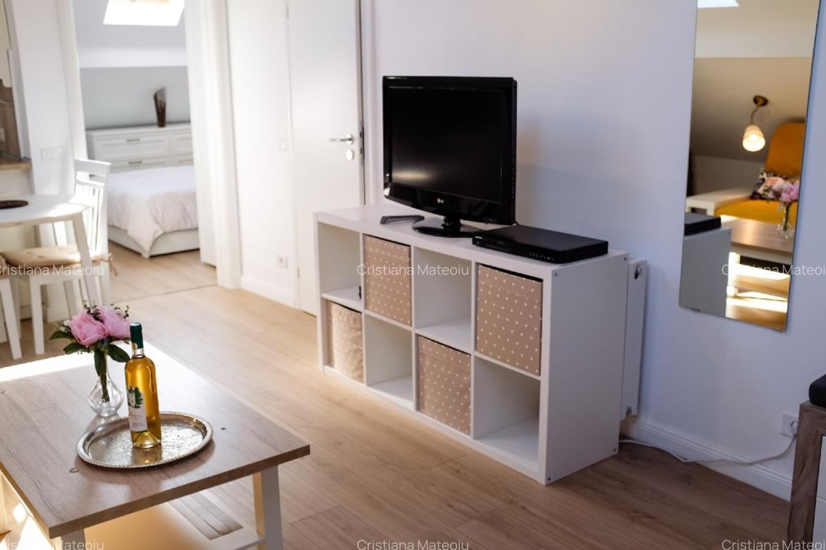 Vand apartament cochet mansarda