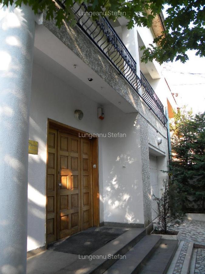 Vila spatioasa de inchiriat Vatra Luminoasa