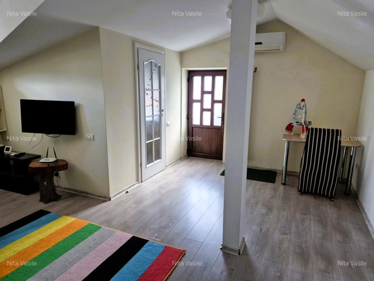Proprietar - Apartament 3 camere de inchiriat - Curte proprie