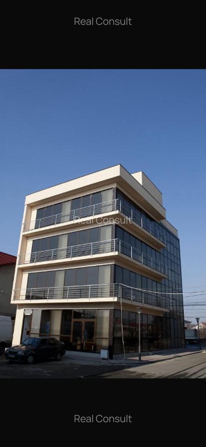 Clădire de birouri + spațiu comercial