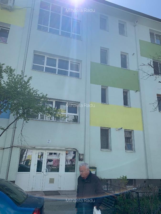 Vânzare 2 camere. Decomandat. Centrala termică. Et 3 din parter din 3 plus pod.