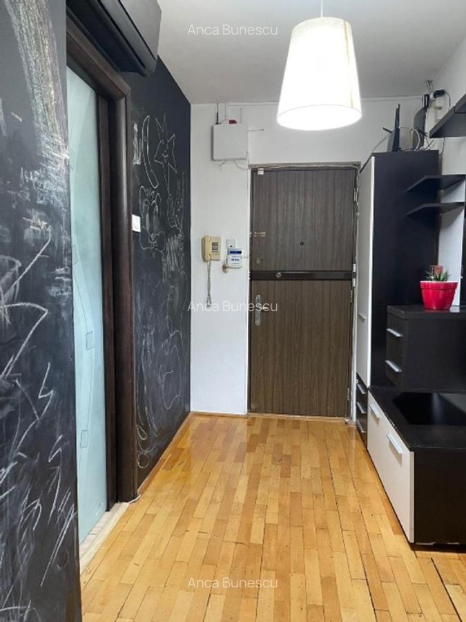 Apartament cu 3 camere de închiriat