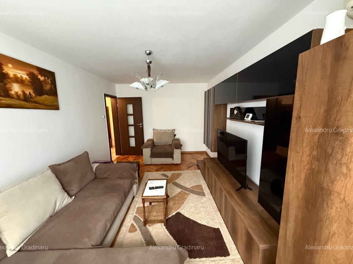 Apartament cu 3 camere, Loc Parcare, Centrala Propie - PROPIETAR