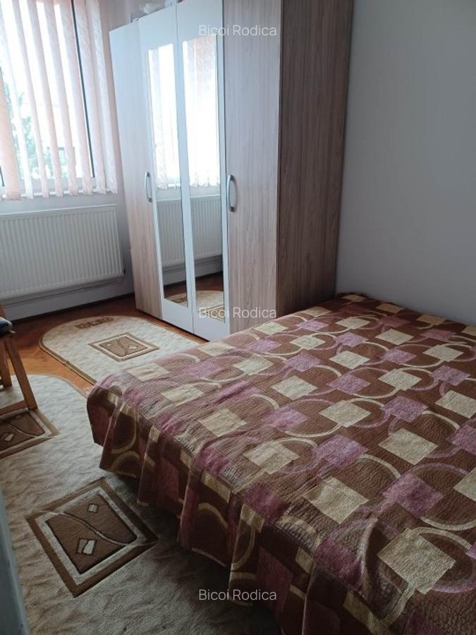 Apartament 3 camere, semidecomandat, zona centrala