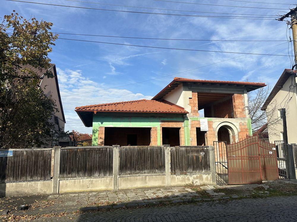 Vand casa la rosu cu 900 mp teren str Hegyi Lajos in spate la litoral - imagine 1