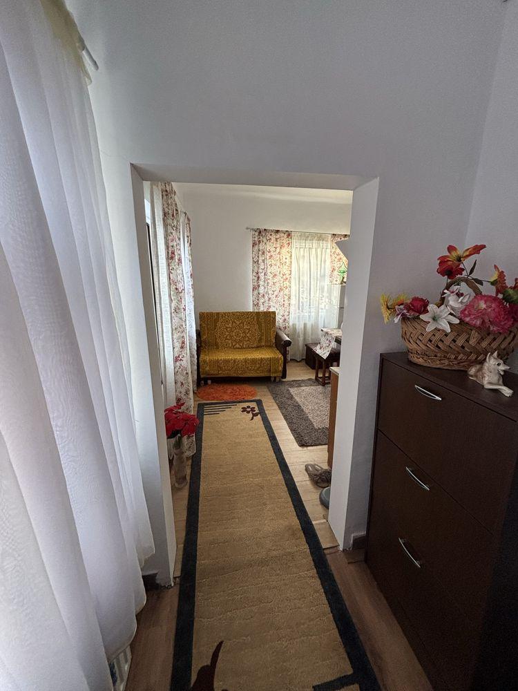 Casa in chirie dormitor + bucatarie