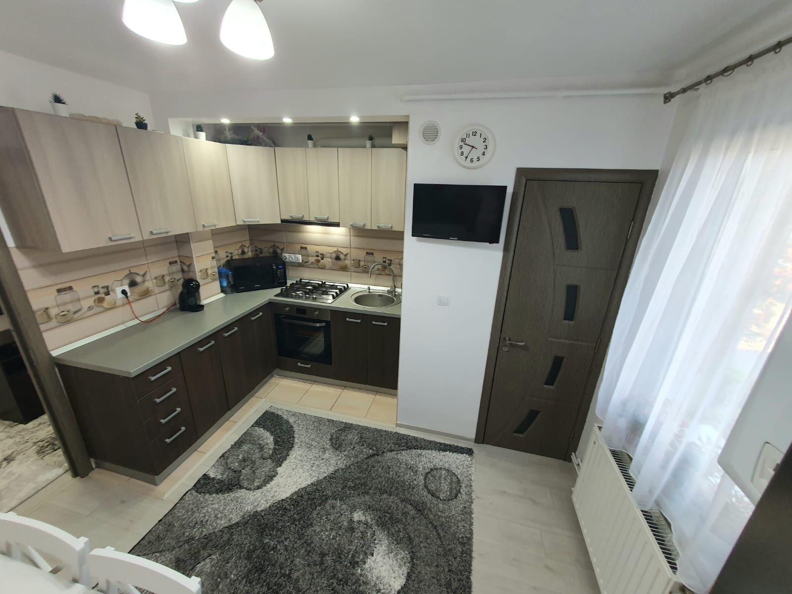 Vând apartament cu 2 camere etajul1 în cartierul Unirii