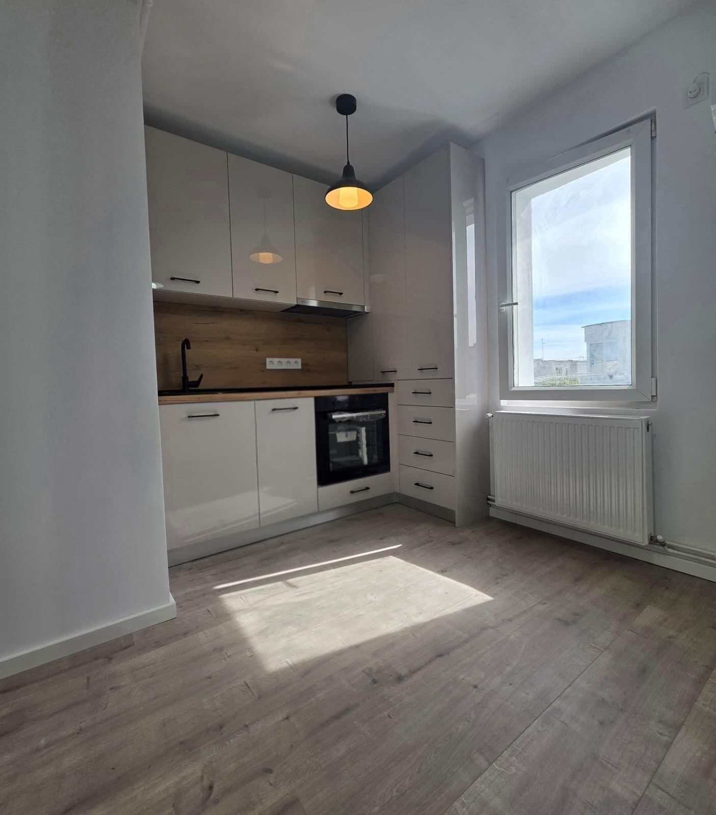Vand apartament cu 3 camere